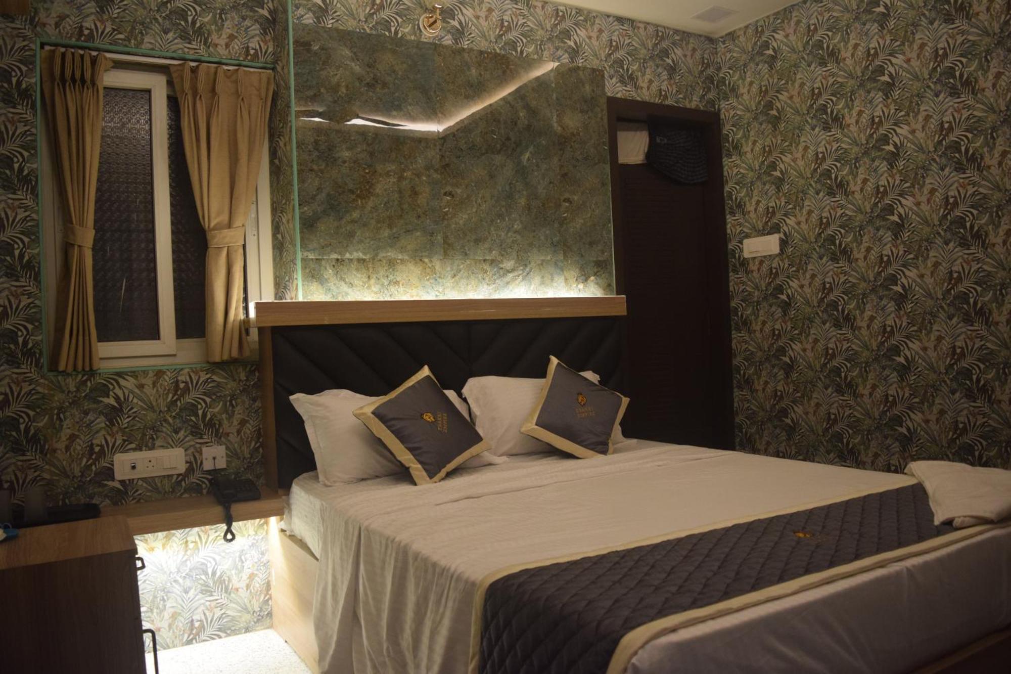 Esakki Empire Hotel Chennai Exterior photo